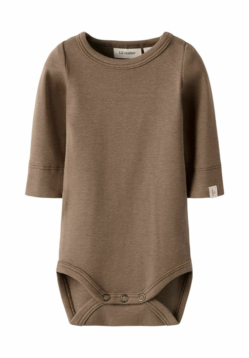 Body bébé marron à manches longues avec un col rond et des boutons-pression à l'entrejambe, fabriqué en tissu doux et extensible.