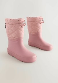 Stivali impermeabili rosa con upper trapuntato, parte superiore arricciata e suola in gomma texturizzata. Superficie liscia e design a punta arrotondata.
