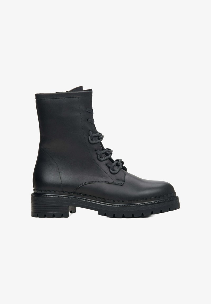 Czarne skórzane botki za kostkę z okrągłym noskiem, sznurowanym przodem i solidną, teksturowaną podeszwą. Charakteryzują się gładkim wykończeniem i wzmocnionymi szwami.