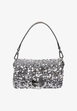 Silberne Pailletten-Handtasche mit elegant rechteckiger Form, metallischem Riemen und Verschluss. Funkelnde Textur verstärkt die optische Attraktivität.