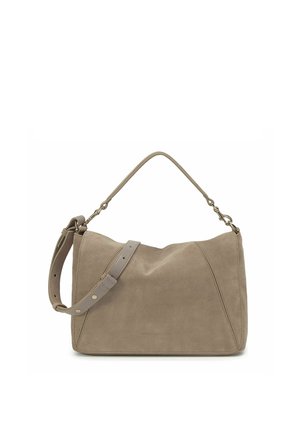 Borsa a tracolla in pelle scamosciata color taupe con tracolla regolabile e design minimalista, caratterizzata da cuciture sottili e una forma morbida e rilassata.