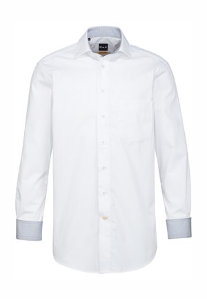 Camicia bianca a maniche lunghe con taschino, polsini a fantasia contrastante e chiusura con bottoni. Il tessuto è liscio e lavorato.