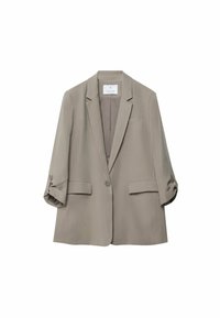 Blazer gris clair avec un bouton unique, revers crantés, deux poches avant à rabat, et manches retroussées avec pattes à boutons.