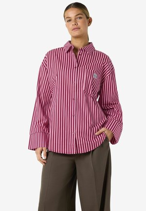 GESTREIFTES MIT LOGO-PATCH  - Button-down blouse - delicioso