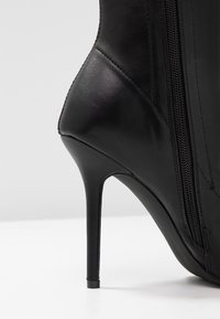 BEBO Bottines à talons hauts - black