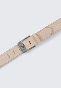 Gai bēšs ādas jostas ar metāla sprādzi. Josta ir izšūta un tai ir vairākas caurumiņu iespējas regulēšanai.