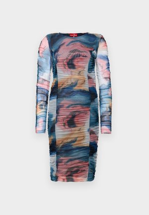 Abito a maniche lunghe con un motivo astratto multicolore e arricciature. Realizzato in tessuto trasparente e morbido con accenti luccicanti.