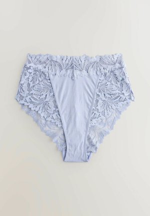 Hellblaue Spitzenslips mit Blumenmustern und gewellten Kanten, mit einem mittleren Einsatz aus festem Stoff.