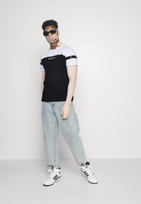 Brave Soul T-shirt estampada - white/black