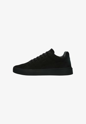 Sneaker in suede nera con design a bassa cima, laccetti piatti e suola in gomma. Presenta cuciture minime e una fodera interna morbida.