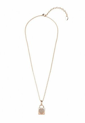 Collana in oro rosa con una catena finemente lavorata e un ciondolo a forma di lucchetto a cuore decorato con cristalli trasparenti. Lunghezza della catena regolabile.