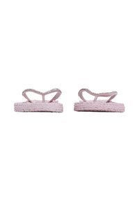 Ciabatte rosa chiaro con texture intrecciata, dotate di sottili cinghie e un sottile accento metallico lungo i bordi delle cinghie.
