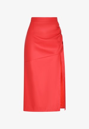 Sarkanais midi svārks ar gludu, spīdīgu tekstūru, sānu izmantojumu un drapējuma dizainu, pievienojot papildu detaļas. Izgatavots no viegla auduma.