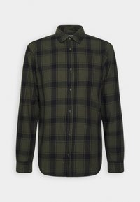 Groene geruite overhemd met lange mouwen, voorzien van een knoopsluiting aan de voorkant, een kraag en een rechte zoom. Het heeft een zachte textuur met contrasterende zwarte strepen.