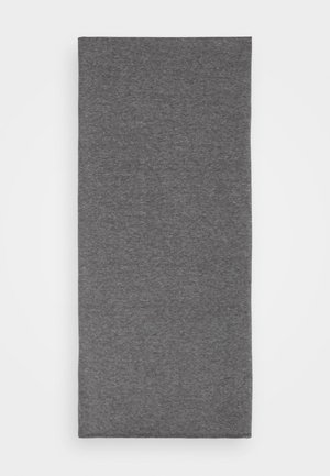 Écharpe rectangulaire en tissu tricoté gris foncé pliée, sur un fond clair uni, montrant la texture et les bords droits.