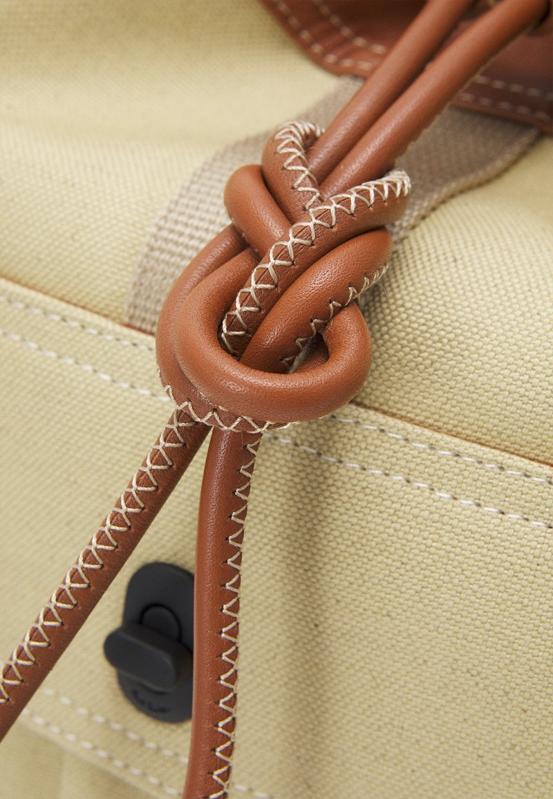 Herren Rucksäcke | Paul Smith HUTILI UNISEX Umhängetasche camel - AW24448 Herren Rucksäcke | Paul Smith HUTILI UNISEX Umhängetasche camel - AW24448