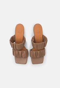 Billi Bi Mules de salto - nuez
