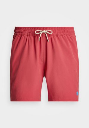 Shorts da bagno rossi con vita elastica e cordoncino, con un piccolo logo blu. Il tessuto sembrerebbe leggero e liscio.