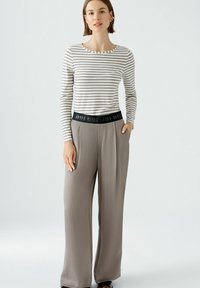 Oui SUMIKO - Langarmshirt - brown offwhite