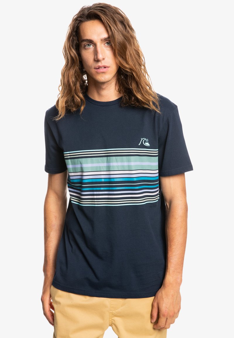 Herren T-Shirts basic | Quiksilver RYTHMIC STRIPE T-Shirt print navy blazer/dunkelblau - XE97334 Herren T-Shirts basic | Quiksilver RYTHMIC STRIPE T-Shirt print navy blazer/dunkelblau - XE97334