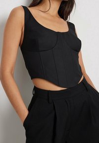 NA-KD Top - black