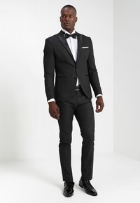 OLYMP Level Five BODY FIT - Businesshemd - white