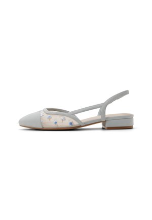 Lysegrå slingback flatsko med lav blokhæl, spids tå og gennemsigtige sidepaneler broderet med små blå og hvide blomster.