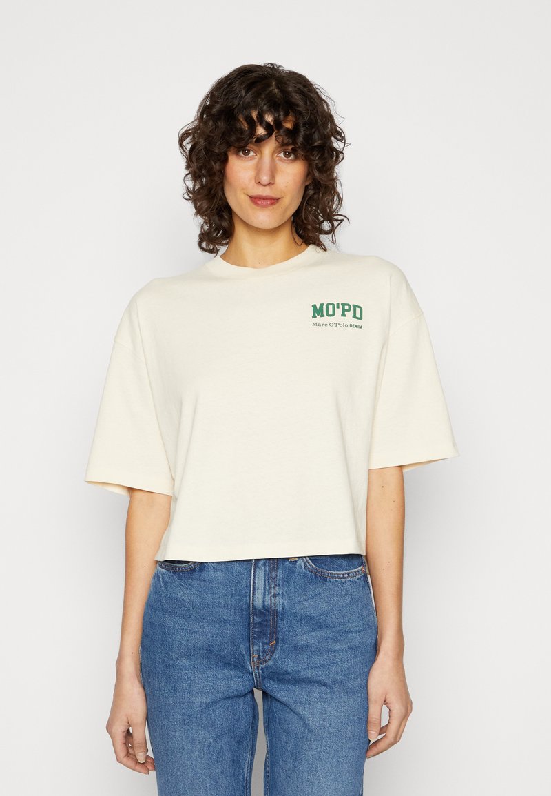 Marc O'Polo DENIM SHORTSLEEVE ROUNDNECK CROPPED PLACED PRINT - T-Shirt ...