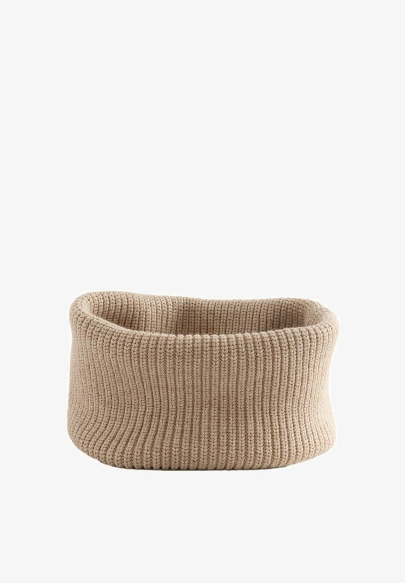 Tour de cou en maille côtelée beige avec une texture douce et extensible, conçu pour le confort par temps froid.