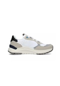 La sneaker presenta una toma in rete bianca con accenti in suede grigio e nero, un collo alla caviglia imbottito e una suola spessa bianca con battistrada grigio.