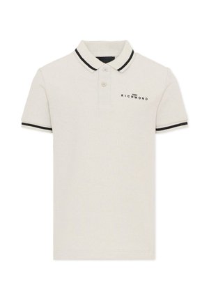 Polo blanc à manches courtes avec bordure noire sur le col et les manches, deux boutons, et petit logo "John Richmond" sur la poitrine gauche.