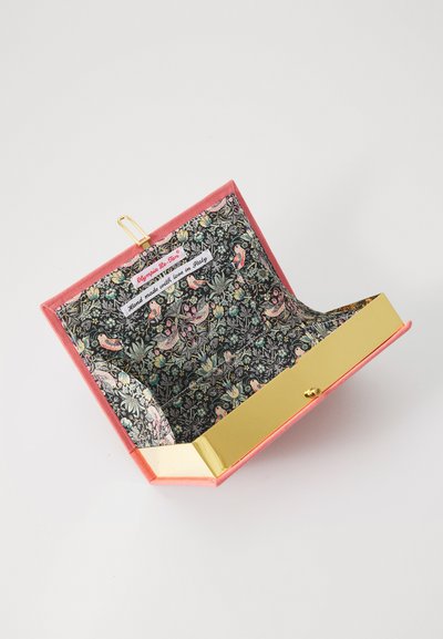 Olympia Le-Tan BOOK TRUST THE SEEDS - Alkalmi kézitáska - blush