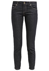 Jeans de denim azul oscuro con un ajuste ceñido, diseño de cinco bolsillos y herrajes en tono dorado. Presenta costuras en contraste y cierre de cremallera.