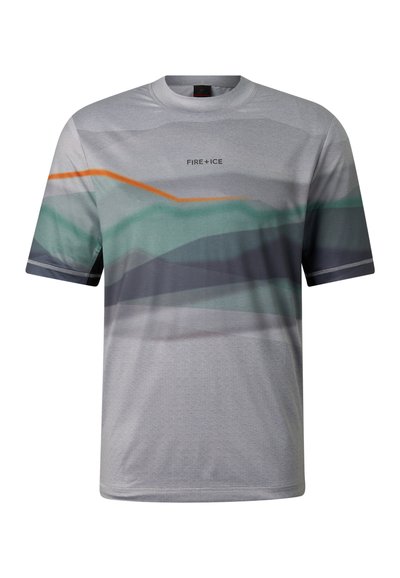 Graues Sport-T-Shirt mit kurzen Ärmeln, abstrakten grünen, schwarzen und orangefarbenen Linien und dem Schriftzug „FIRE+ICE“ auf der Brust.