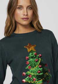 VILA VISEASON LS CHRISTMAS SEQUINS - Vesta - pine grove detail:christmas tree