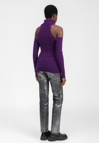 INFLUENCER OFF-SHOULDER - Trui - purple