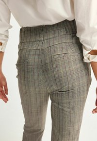 Next Broek - brown check