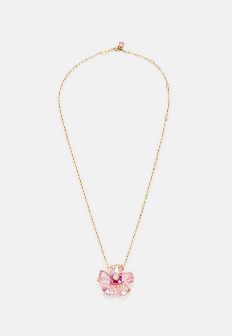 Collier délicat en chaîne d'or avec un pendentif en forme de fleur de cristal rose, orné d'une pierre centrale facettée et d'un petit cristal rose près du fermoir.