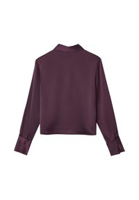 Blusa di satin bordeaux, maniche lunghe con polsini abbottonati, design del colletto e una texture liscia e lucida. Vista posteriore mostrata.