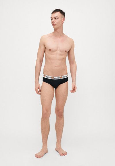 Zwarte herenonderbroeken met een witte elastische tailleband met een berenlogo. De stof lijkt glad, aansluitend en zacht, ontworpen voor comfort.