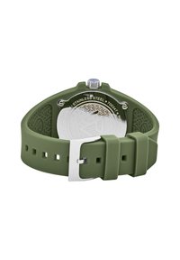 Pulsera de reloj de silicona verde con una caja de acero inoxidable. Presenta una superficie texturizada y un cierre plateado, mostrando un fondo estampado.