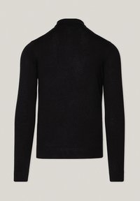 Czarny sweter robiony na drutach z kołnierzem, wyeksponowany z tyłu na neutralnym tle. Posiada długie rękawy oraz dopasowany krój.