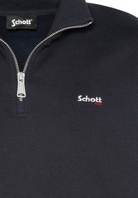 Felpa da uomo con zip di colore blu navy scuro, caratterizzata da un tessuto morbido, una cerniera argentata e un piccolo logo bianco e rosso sul petto.