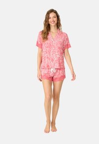 Rosa loungewear-set med korta ärmar, prydd med ett blommönster och spetsdetaljer på ärmar och shorts. Justerbar midja på shorts.