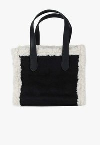 Borsa tote bianca e nera con un morbido accento in pelliccia bianca texturizzata sulla parte superiore e sui lati. Dotata di due manici in pelle nera.