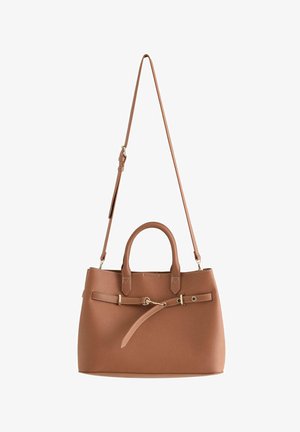 Brun tekstureret lædertaske med to korte håndtag og en aftagelig lang rem. Har guldfarvet beslag og en dekorativ remdetalje.