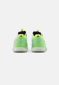 adidas Performance AVACOURT 2 zielony neon