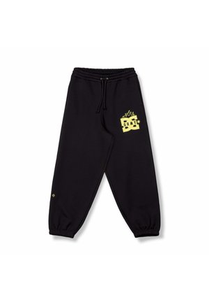 Pantalones de chándal negros con cintura y puños elásticos, que presentan un gráfico de llamas amarillas y el logo "GRMY" en la parte superior del muslo izquierdo.