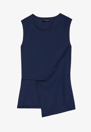 Tamnoplavi bezrukavi top izrađen od glatkog materijala, s drapiranim dizajnom i suptilnim naborom na struku.