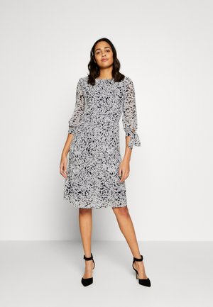 VIMOLTAN 3/4 SLEEVE DRESS - Sukienka letnia - navy blazer/white